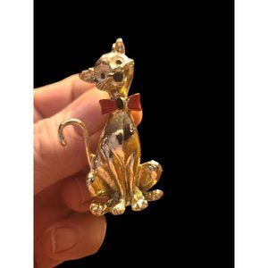 CUTE CAT WITH A BOW-TIE PIN